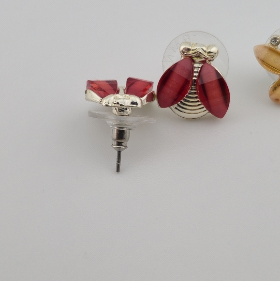 Set of 2 Insect Stud Earrings Ladybug & Butterfly Enamel Inlay Gold Tone 1/2" - Picture 2 of 7